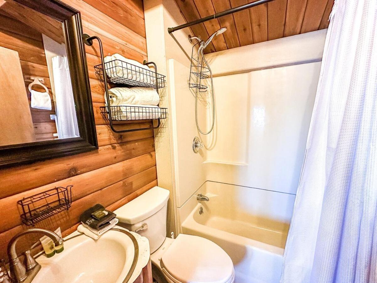 Village Vibes Deck And Bbq Duck Creek Village Extérieur photo